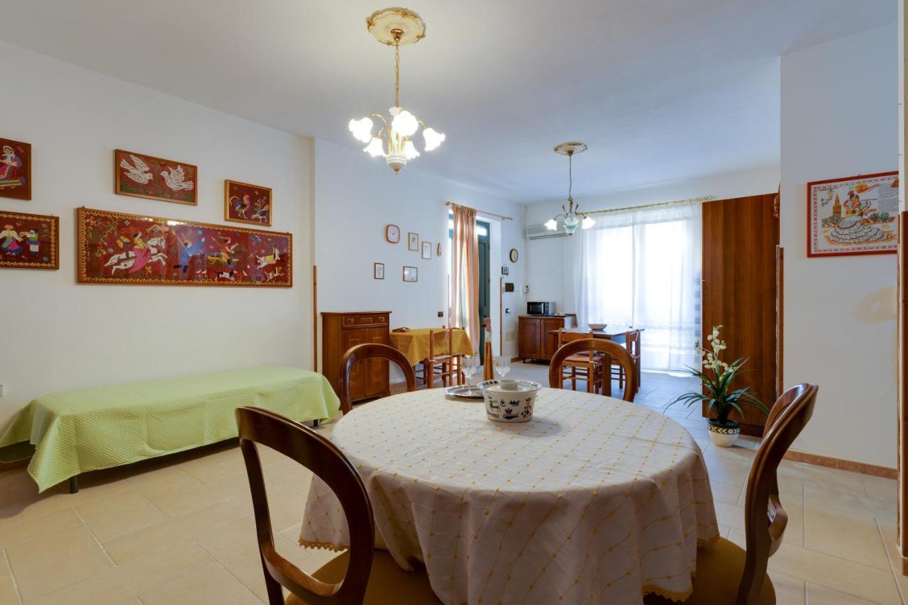 Casa Vacanze Maria ボーザ エクステリア 写真